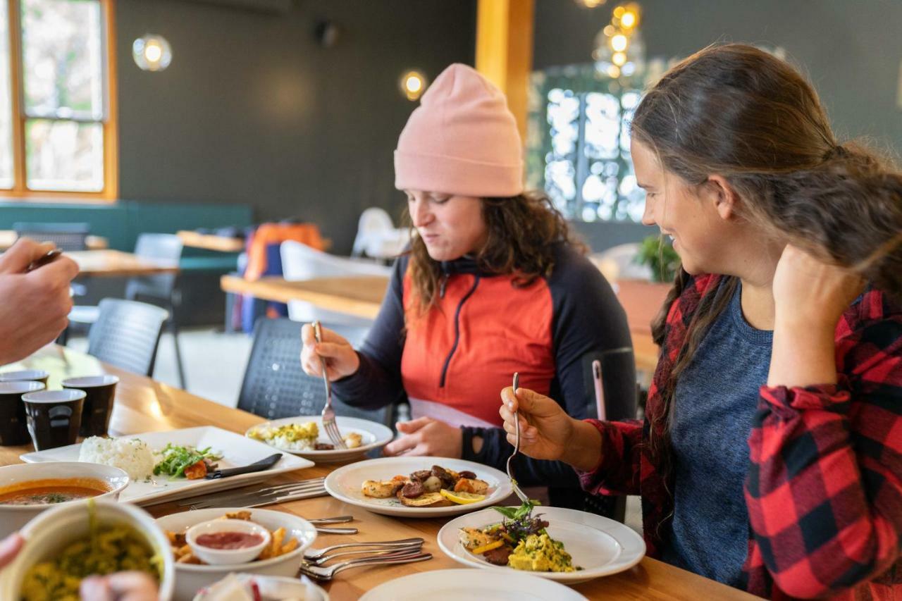 Lone Moose Backpackers Hostel Te Anau Bagian luar foto