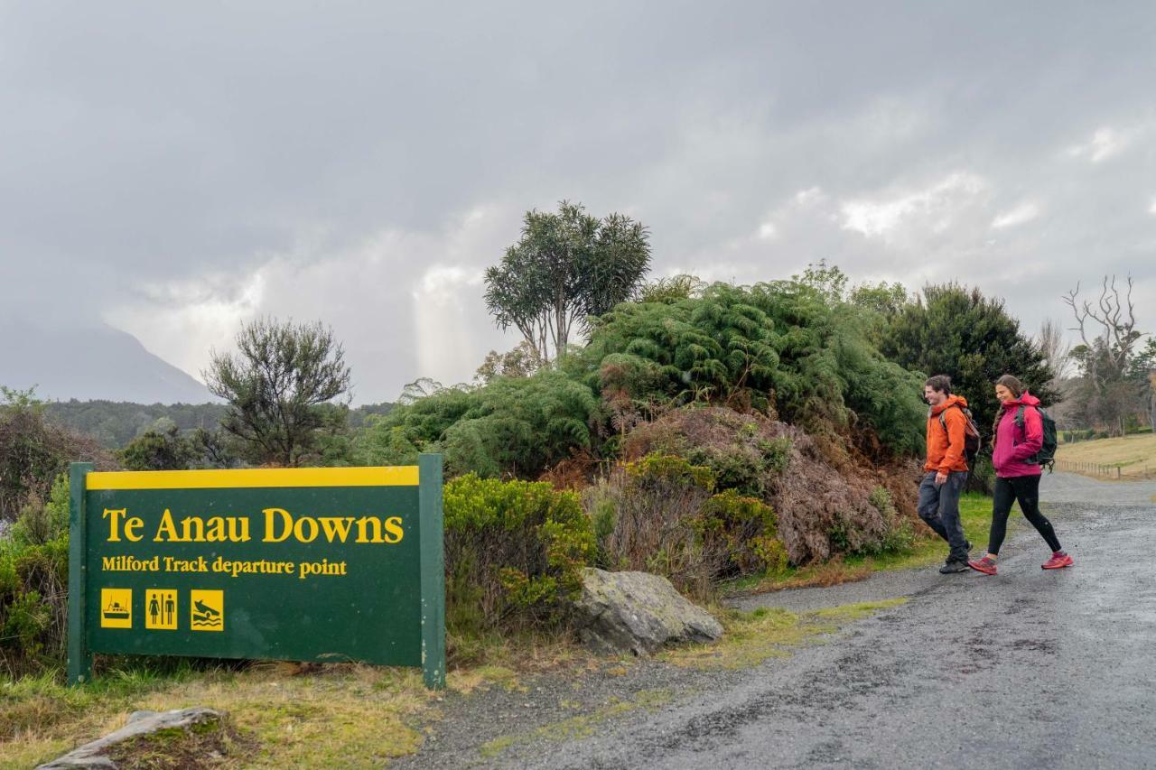 Lone Moose Backpackers Hostel Te Anau Bagian luar foto