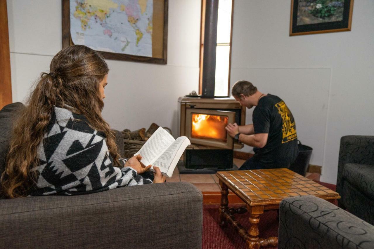 Lone Moose Backpackers Hostel Te Anau Bagian luar foto