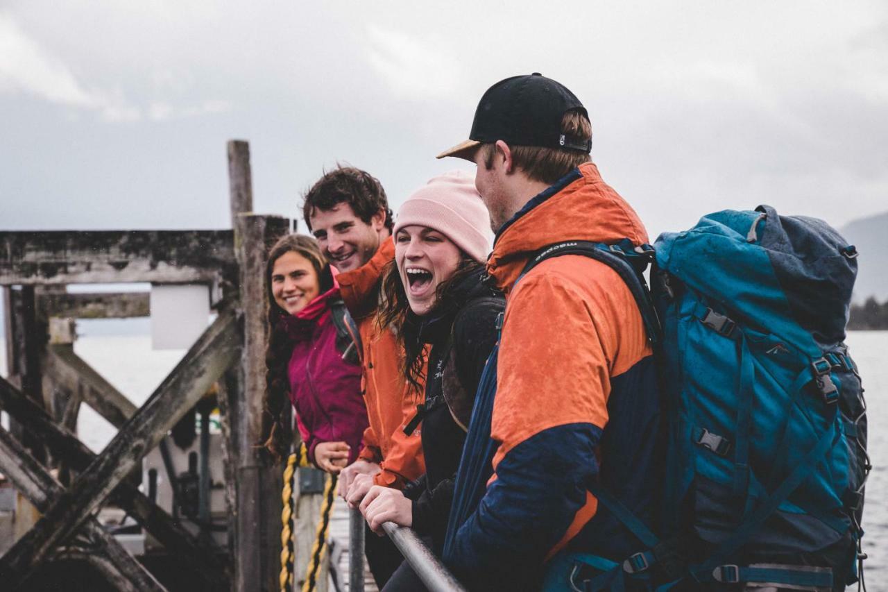 Lone Moose Backpackers Hostel Te Anau Bagian luar foto