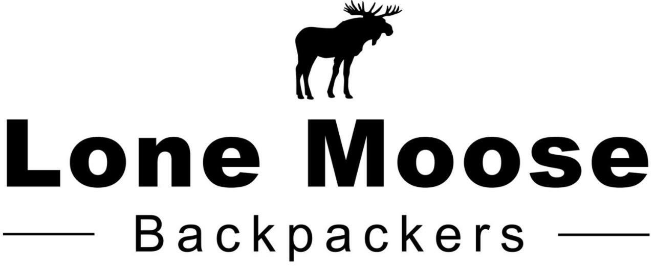 Lone Moose Backpackers Hostel Te Anau Bagian luar foto